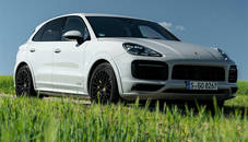 Porsche Cayenne GTS Slide